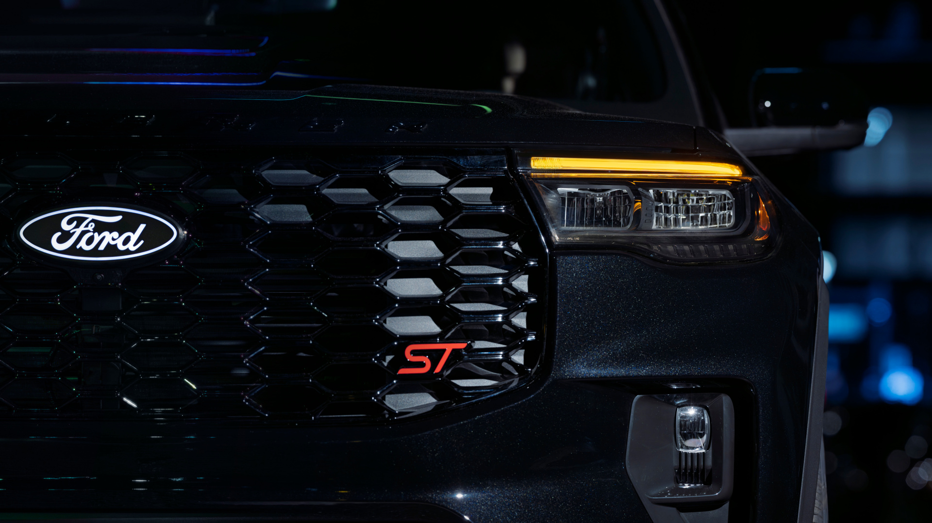 SMALL_2027_Ford_Explorer_ST_Sinister_package_11_101